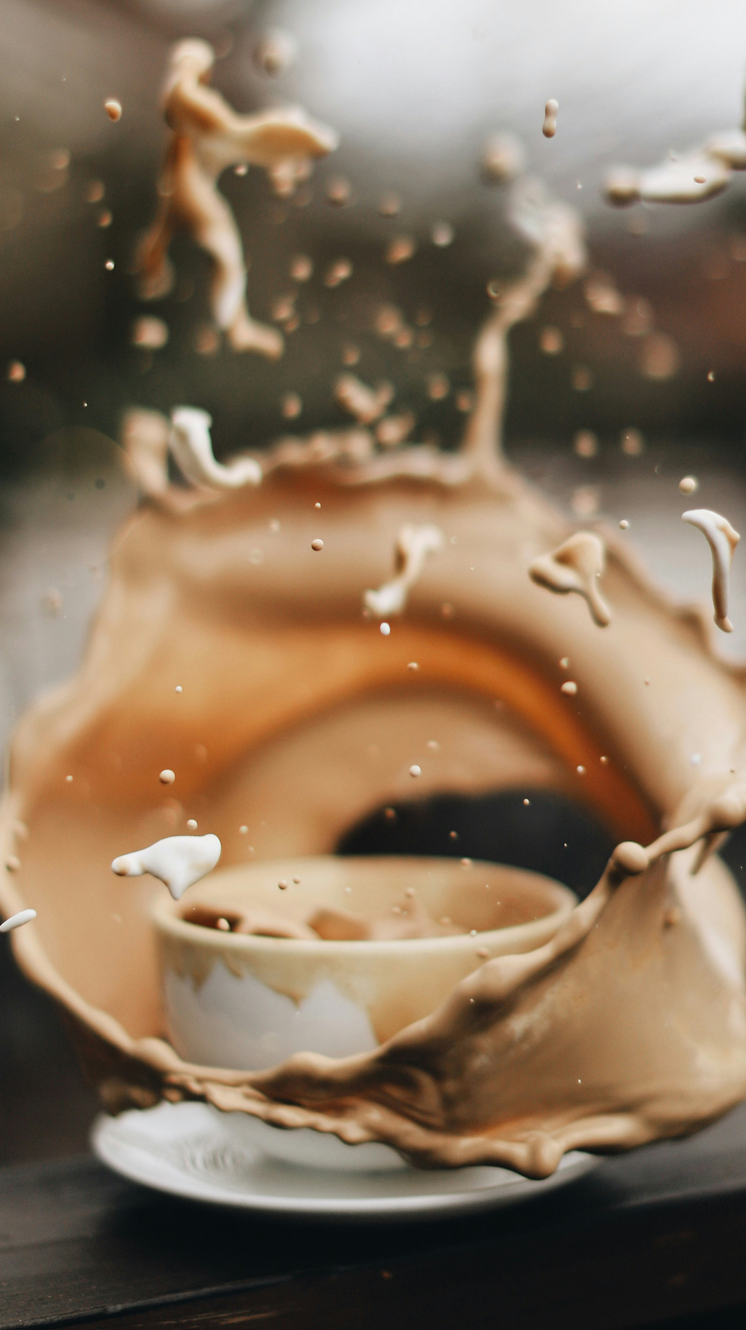 Une tasse de café renversée