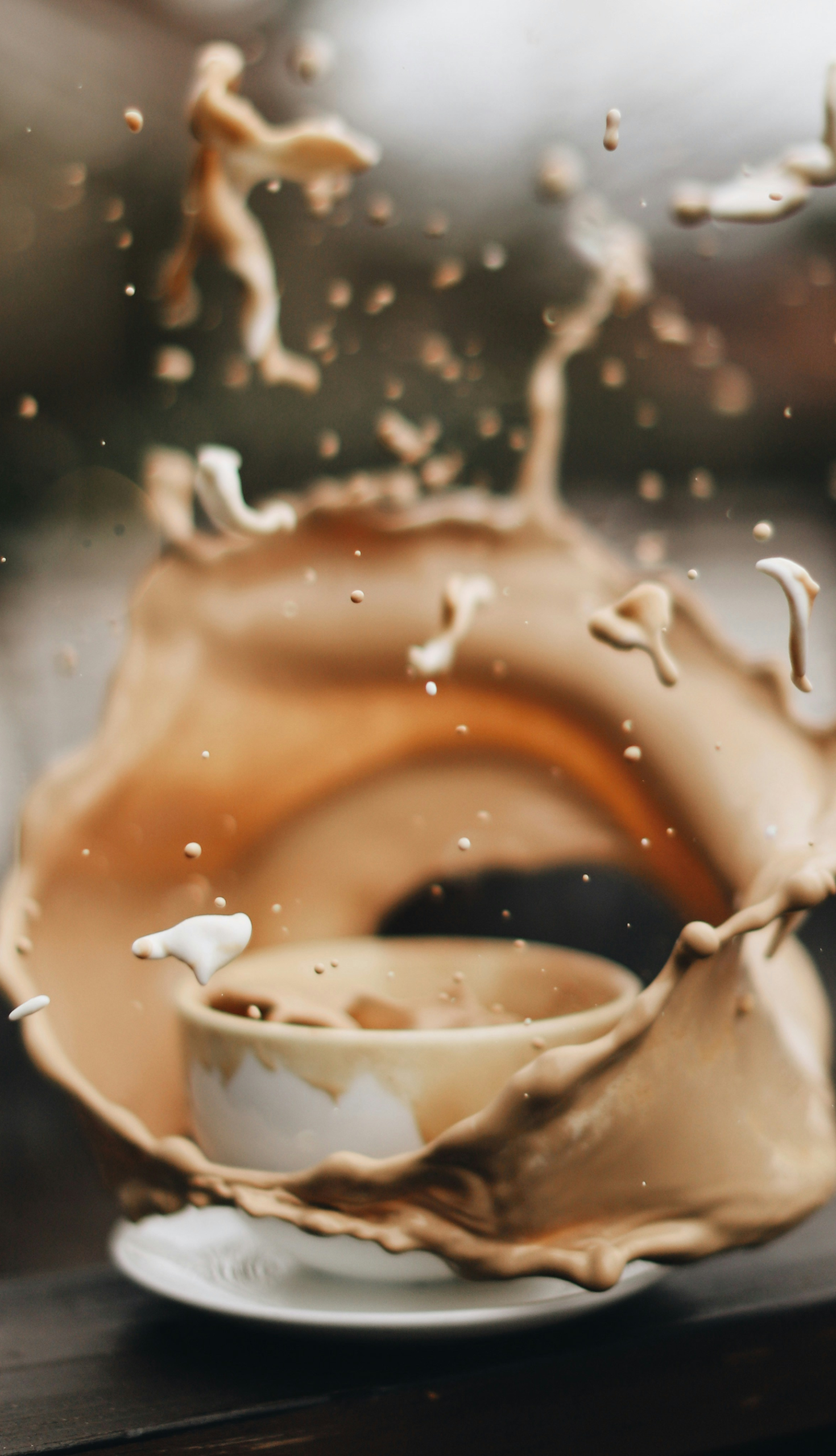 Une tasse de café renversée